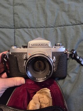 Miranda G 35mm Film Camera w/case. UNTESTED